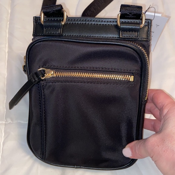 Calvin Klein crossbody never used - Picture 2 of 4